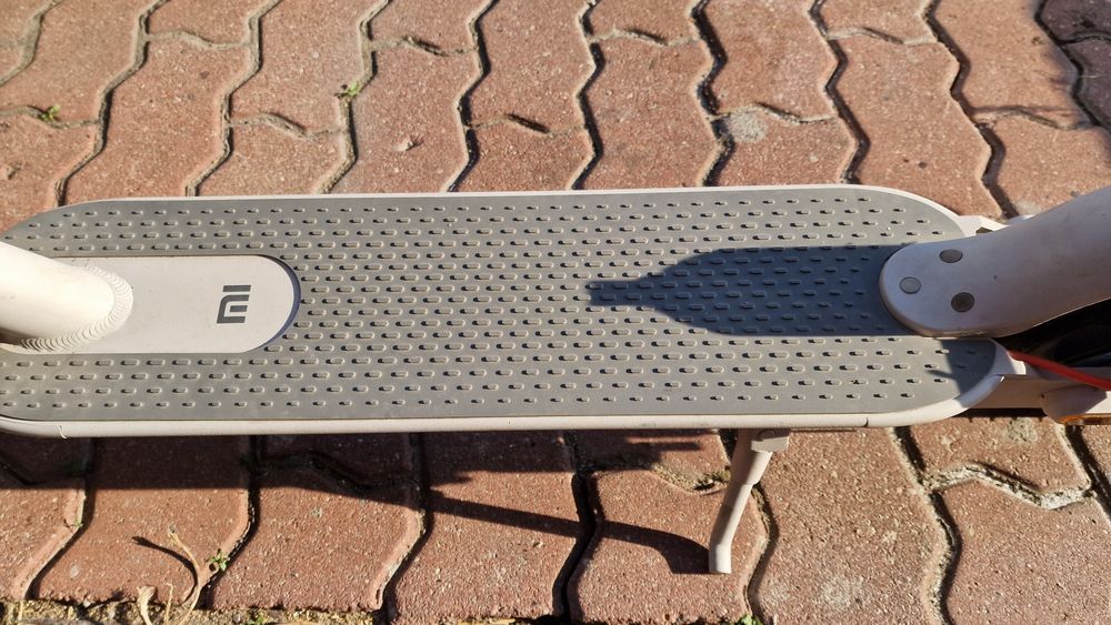 Hulajnoga elektryczna mi 3 scooter szara
