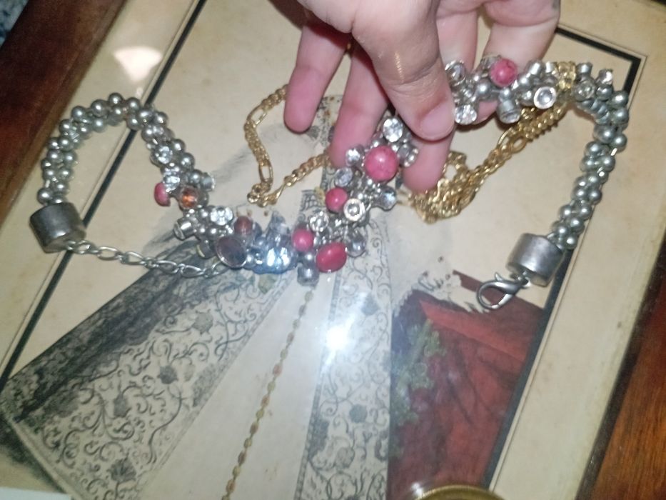 Colar bom estado vintage tem dois