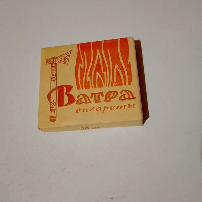 Продам коробку Ватра . Винтаж .
