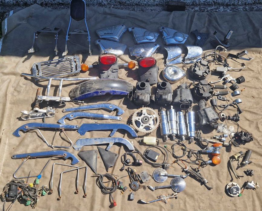 Suzuki VZ800 MARAUDER oparcie zębatka set osłona boczek zacisk lustro