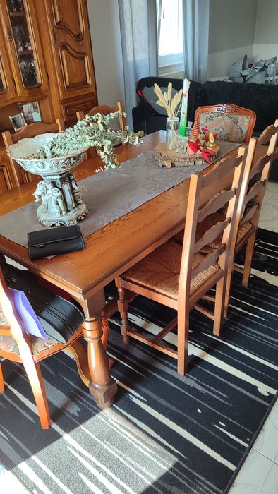 Armários de sala com mesa