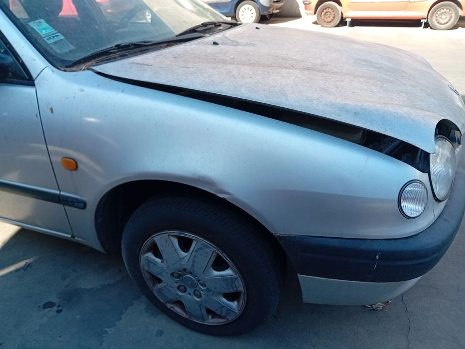Guarda-lamas direito TOYOTA Corolla Sedan (_E11_)