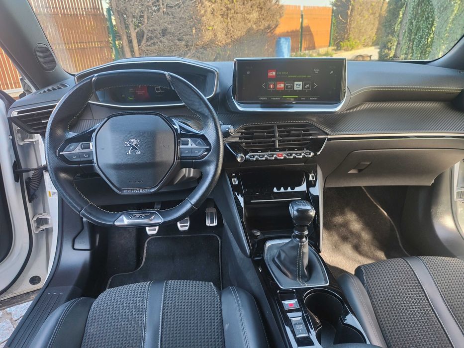 Peugeot 2008 1.2 PureTech GT EAT8