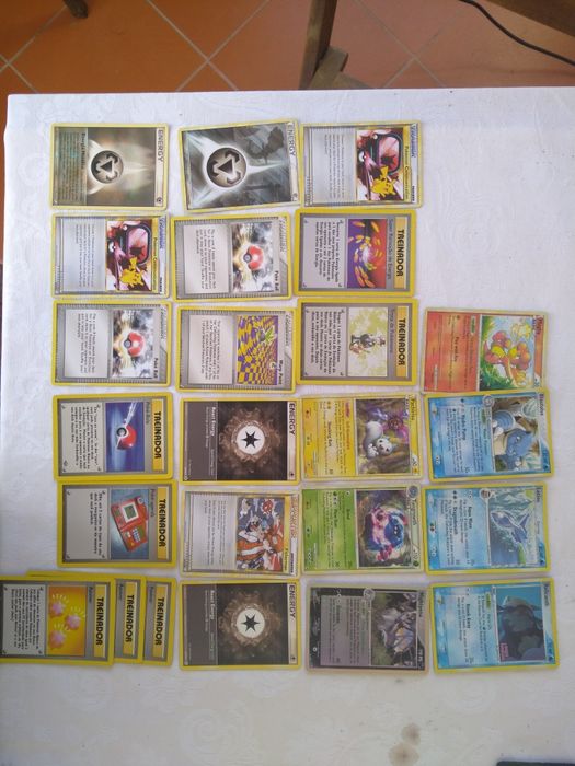 +/- 300 cartas Pokémon