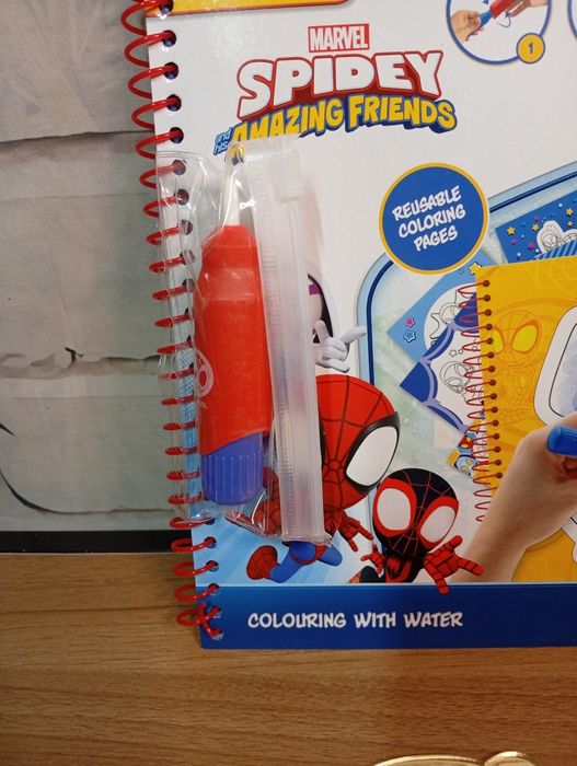Kolorowanka wodna spidey z długopisem do napełnienia wody