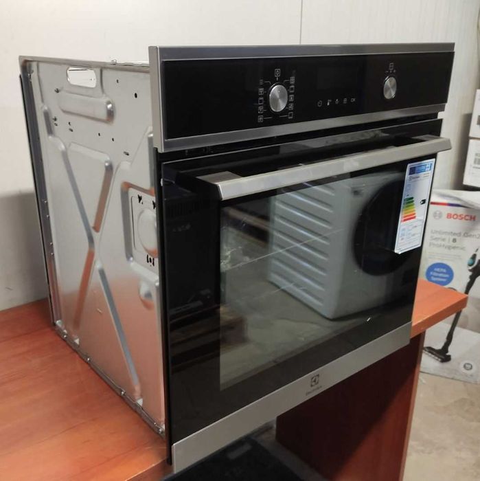 Piekarnik Electrolux EOF6P76BX 65L Pyroliza Termoobieg OUTLET 1LG1