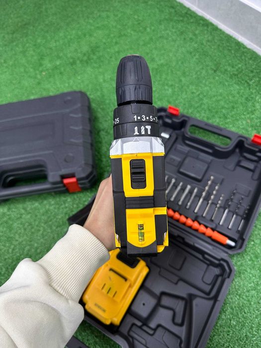 Ударний ШУРУПОКРУТ + набір інструментів в кейсі + 2 АКБ. Шуруповерт!