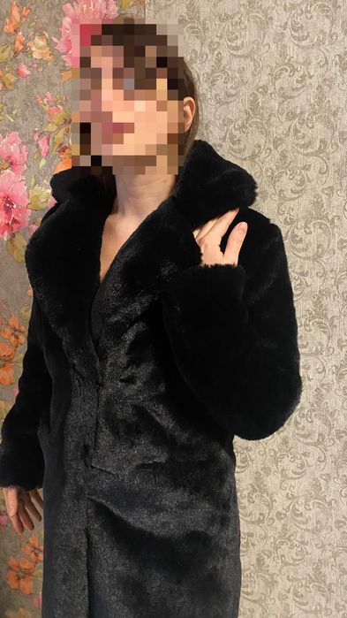 Шубка искусственная черная amisu
