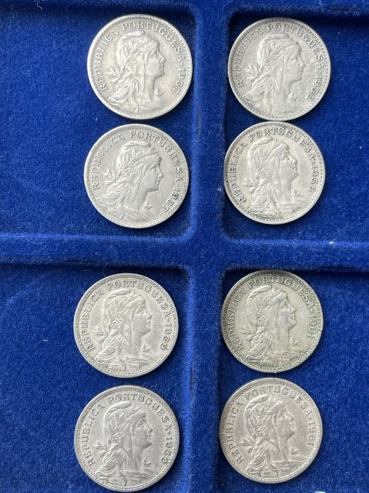 Moedas 50 centimos em alpaca e 10$00 de 1933 prata