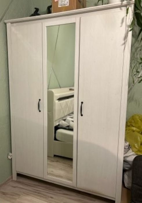 Szafa Ikea biała z lustrem używana