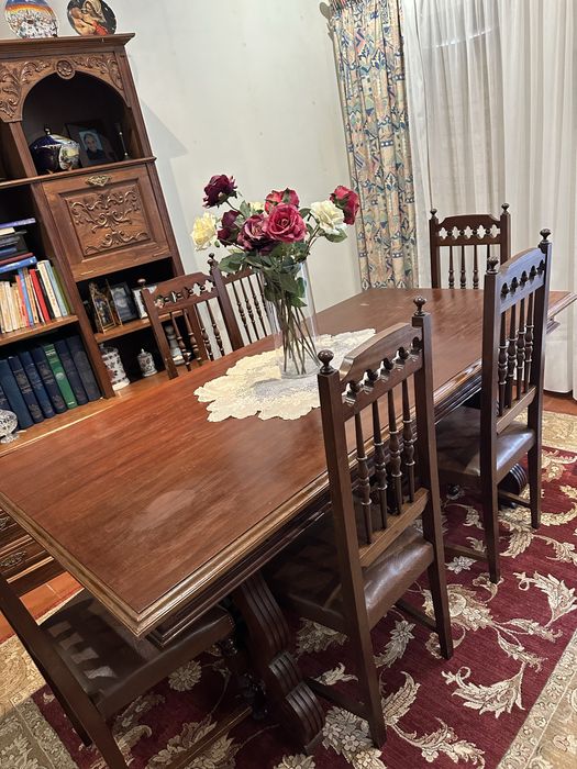 Sala de jantar ( mesa e armario)