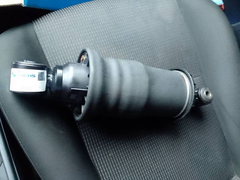 Подушка  кабіни Ліва з Уровнем  Ман 313 078