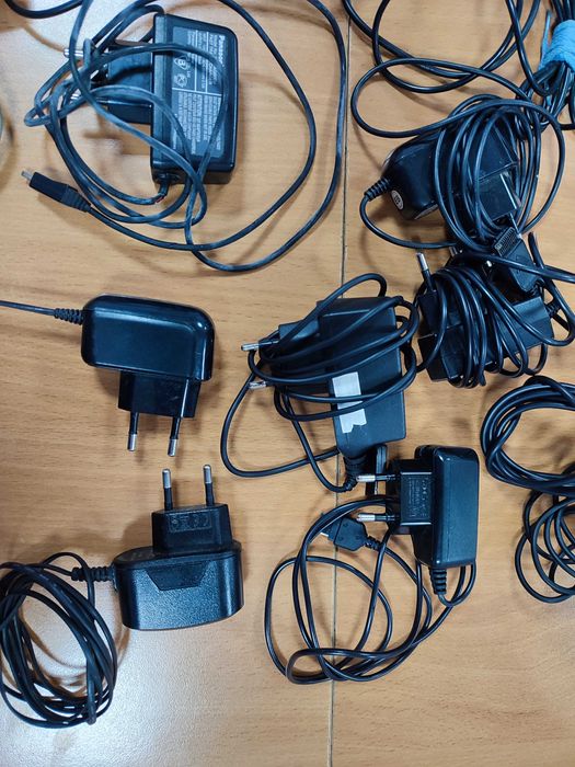 Зарядні пристрої до мобільних телефонів