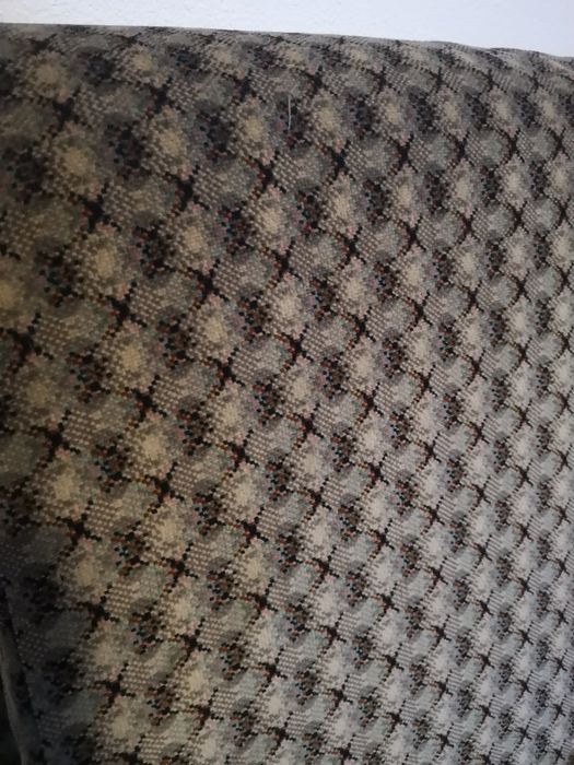 Sofá cambalhota em veludo cinzento