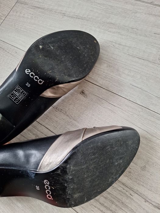 Buty na obcasie , czolenka Ecco