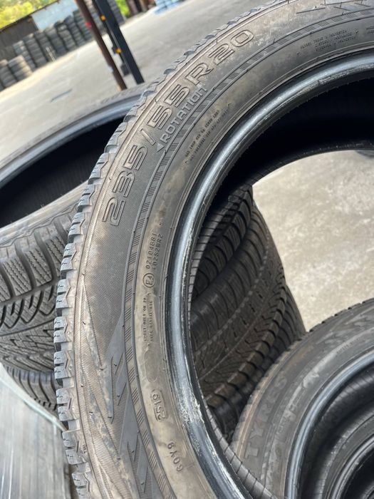 Хороший комплект зимніх шин 235/55R20 Nokian WR SUV4