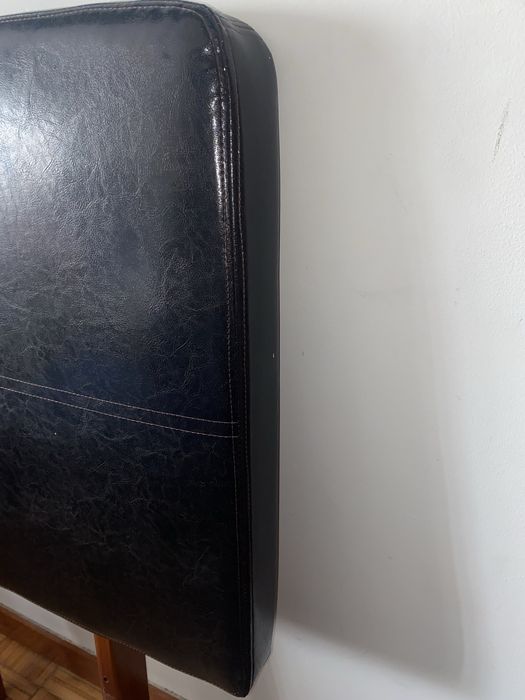 Cabeceira cama solteiro em pele