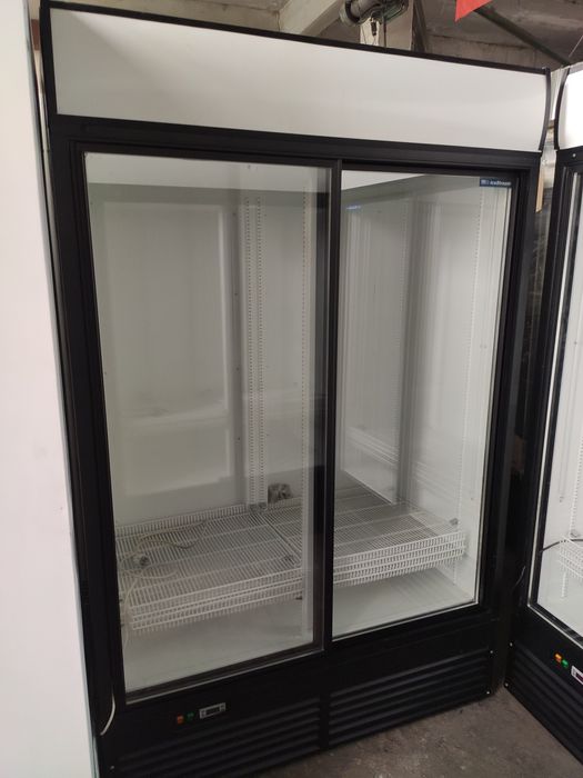 Рабочие, подготовленные, комплектные Шкафы Витринные Холодильные б/у