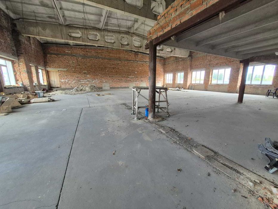 1800м2 приміщення + 30сот землі