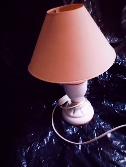 Candeeiro cor salmão, usado