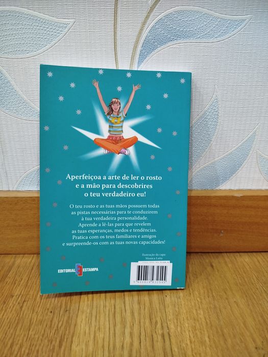 Livro: " Leitura do rosto e da mão" de Theresa Cheung.