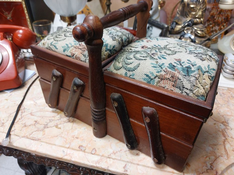 Caixa de costura de madeira articulada