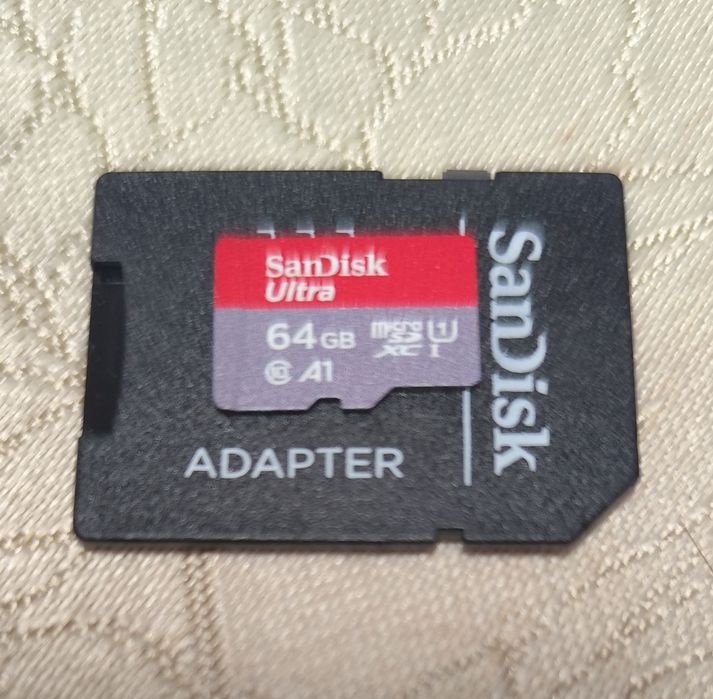 Nikon D5500 + Objetiva 18-55mm VR + Bolsa Storm-Proof + Capa protetora