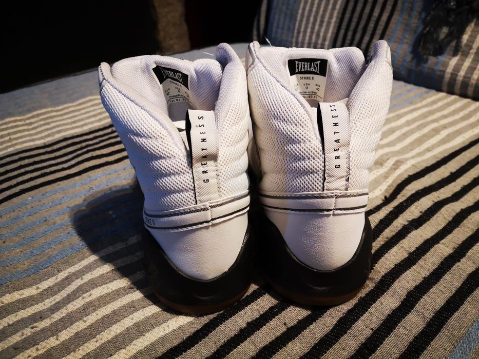 Sapatilhas Everlast.
