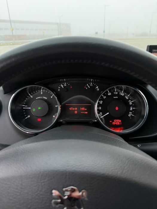 Peugeot 3008 1.6 Ehdi biała perla bogata wersja