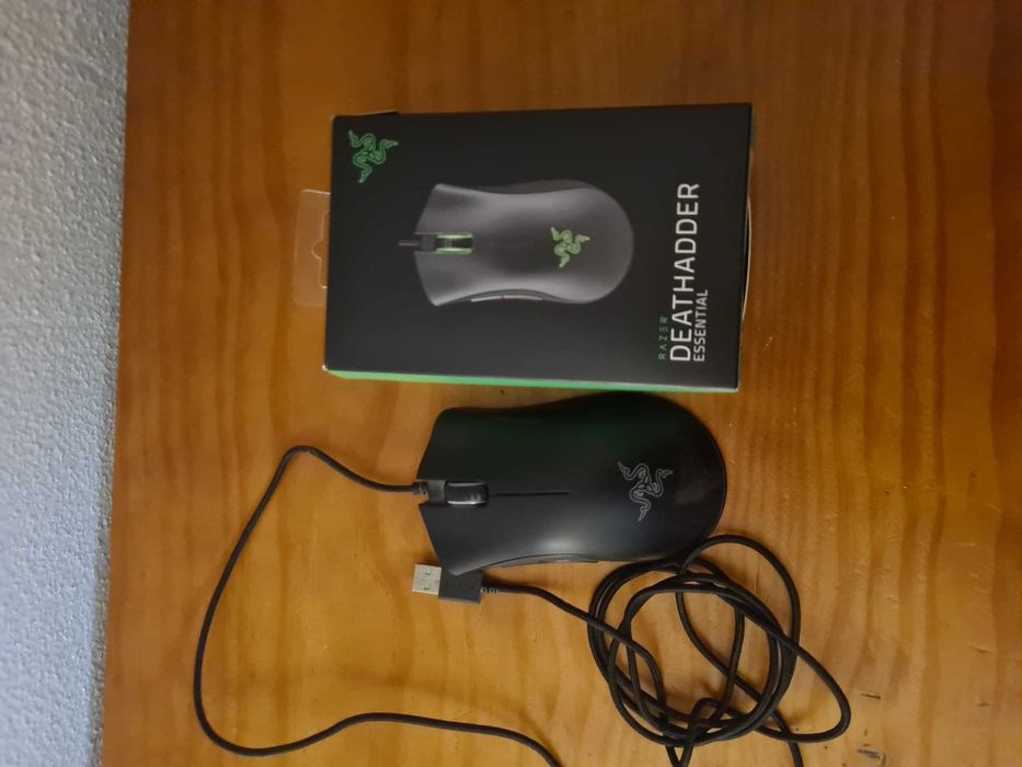 Rato Gaming Razer com Fio DeathAdder Essential
