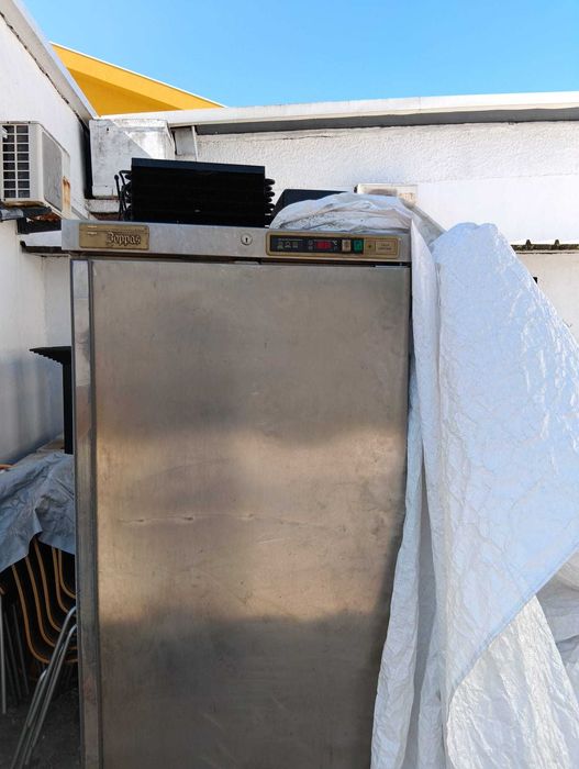 Frigorífico profissional vertical de 600–700 L Boppas usado