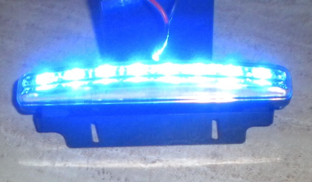 Ledes, tubos de néon e aros de ledes