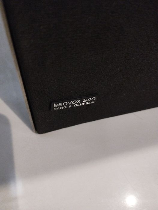 Колонки Bang & Olufsen Beovox S40.