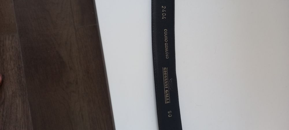 Cintos pretos em pele