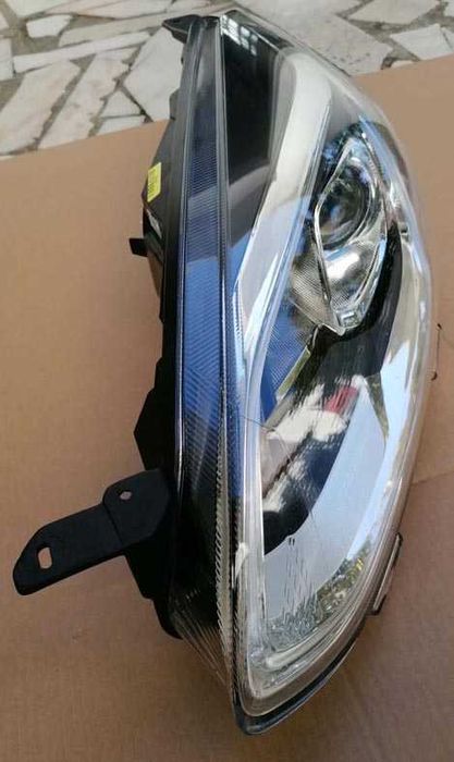 otica frontal ESQ ford fiesta VII . fase 1 . LED