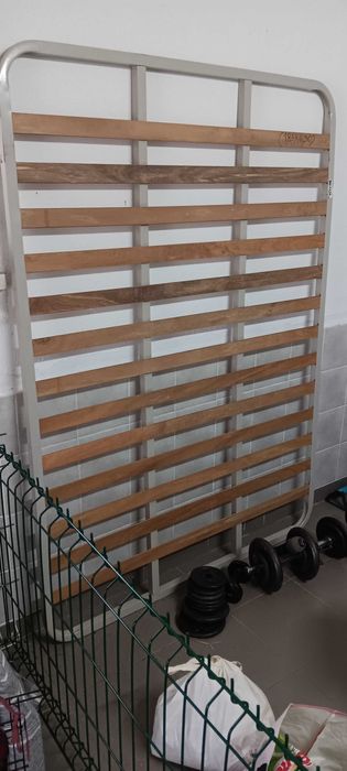 Vendo estrado cama de casal  em bom estado .