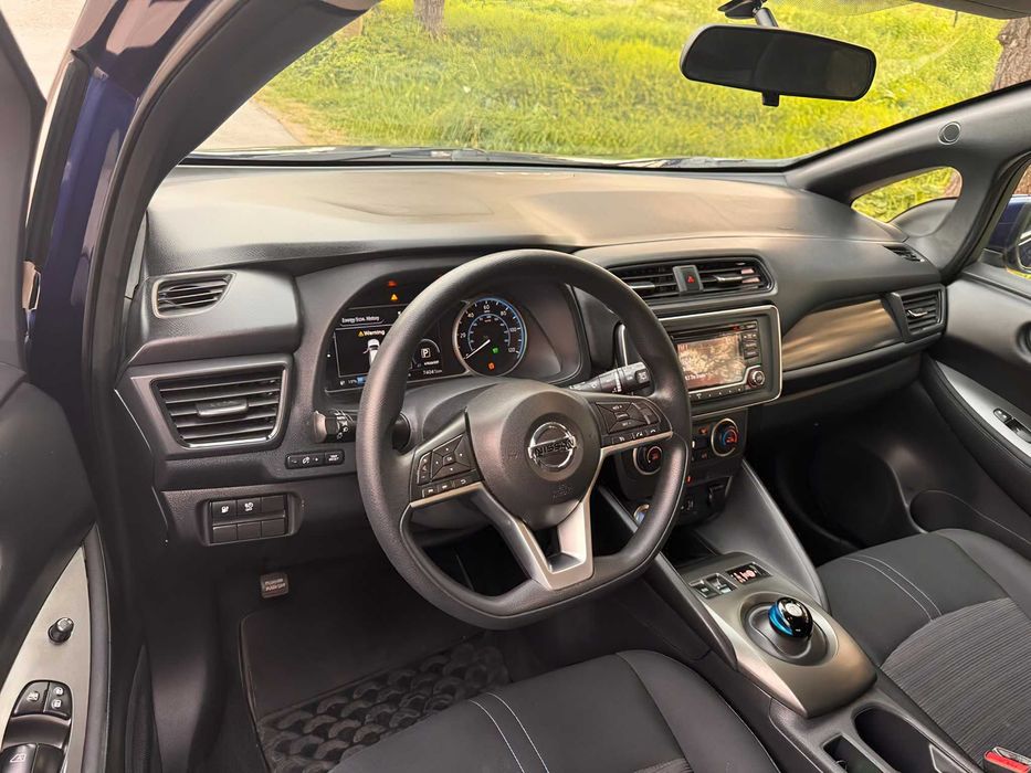 Nissan LEAF SV      2020