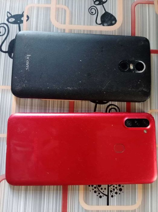 2 смартфона б/у, чорний bravis і червоний samsung. ЯГОТИН.