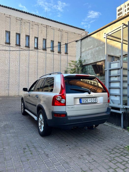 Volvo XC90 D5 з механічною коробкую для військових