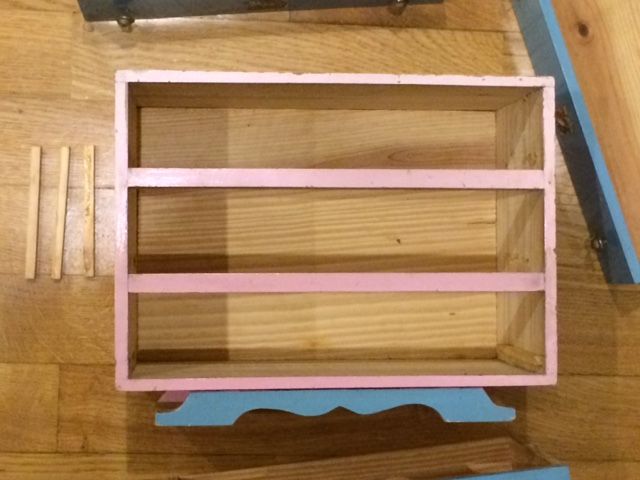 Antiga Mobilia de Quarto de bonecas usada