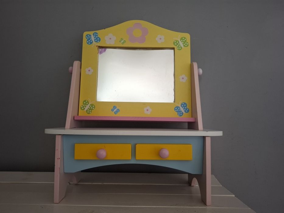 Toaletka drewniana dla dziewczynki, książka Świnka Peppa plus gratisy