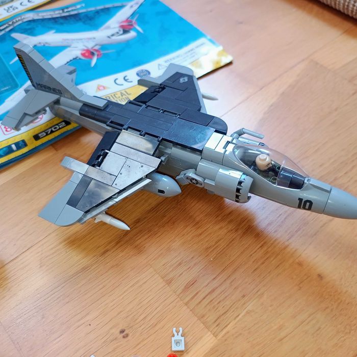 Cobi 5702 samolot C-47 Skytrain 5809 AV-8B HARRIER 2384 czołg Lt Vz.38
