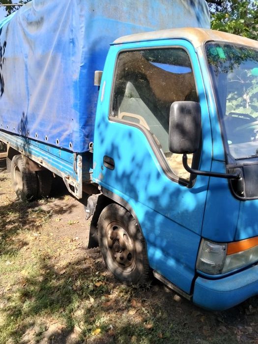JAC -  вантажний автомобіль із тентом
