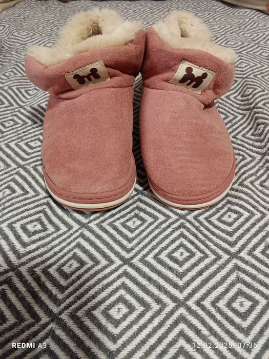 Уги для дівчінки в гарному стані