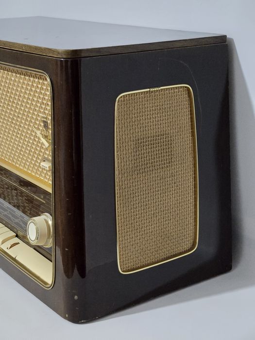 Rádio antigo com gira discos reparado Grundig