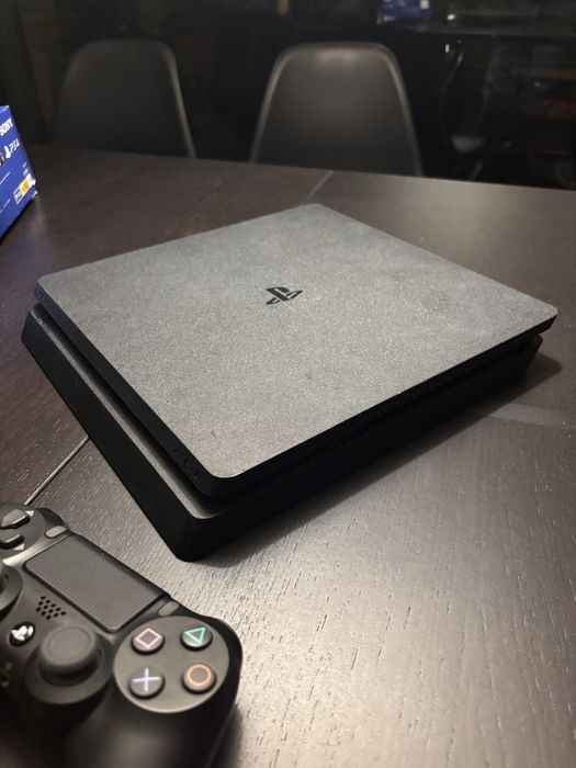 Playstation 4 slim 1tb + gta V