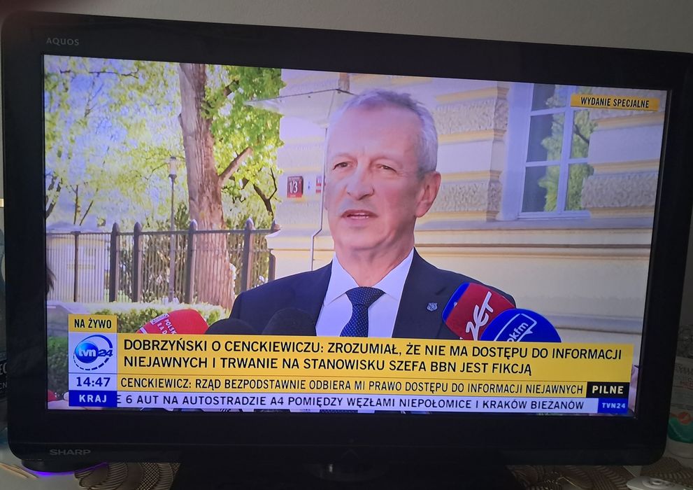 Sharp aquos lcd 32 cale