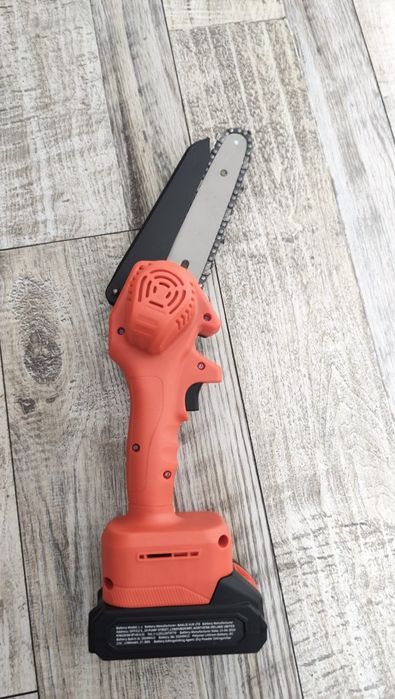 Аккумуляторна садова пилка