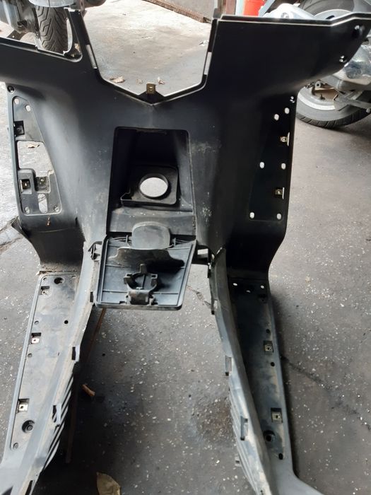 Kymco Dowtown Dinkstreet Kokpit osłona kolan podłoga