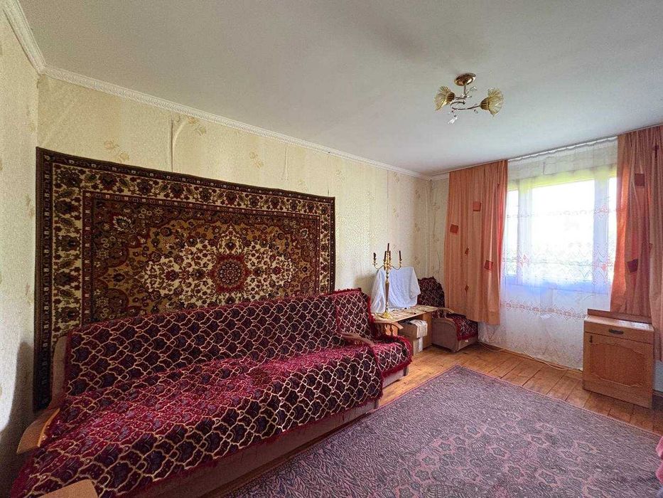15км від центра чернівців Продам домоволодіння з двома житловими будинками на 50 сотках землі  Чернівецька область, Чернівецький район, с. Кут